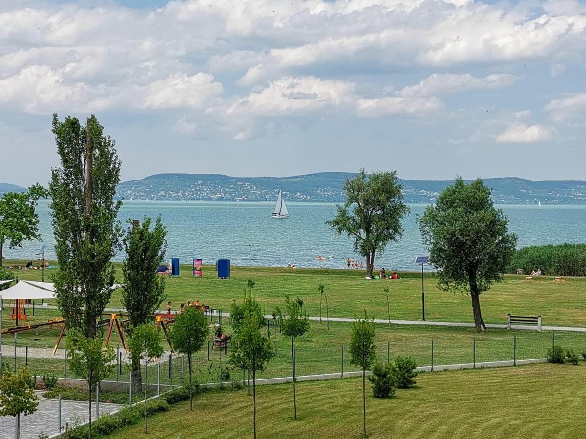 Vizpart Honved Apartman Балатонлеле Екстериор снимка
