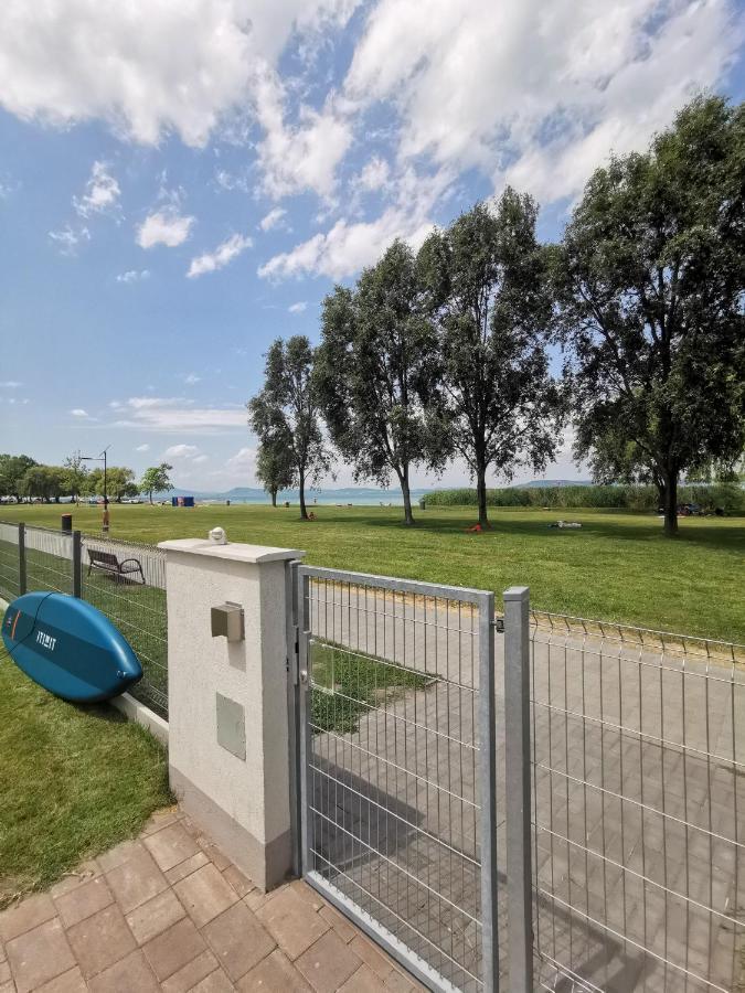 Vizpart Honved Apartman Балатонлеле Екстериор снимка